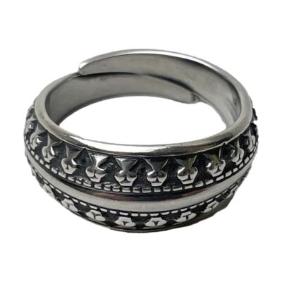 925 Sterling silver 'Saga' ring by David Andersen. Product specifications: Size: L / 5¾. Photo of ring seen from the front and at a slightly raised angle showing the split band at the back. The split band is not joined so theoretically could be expanded.