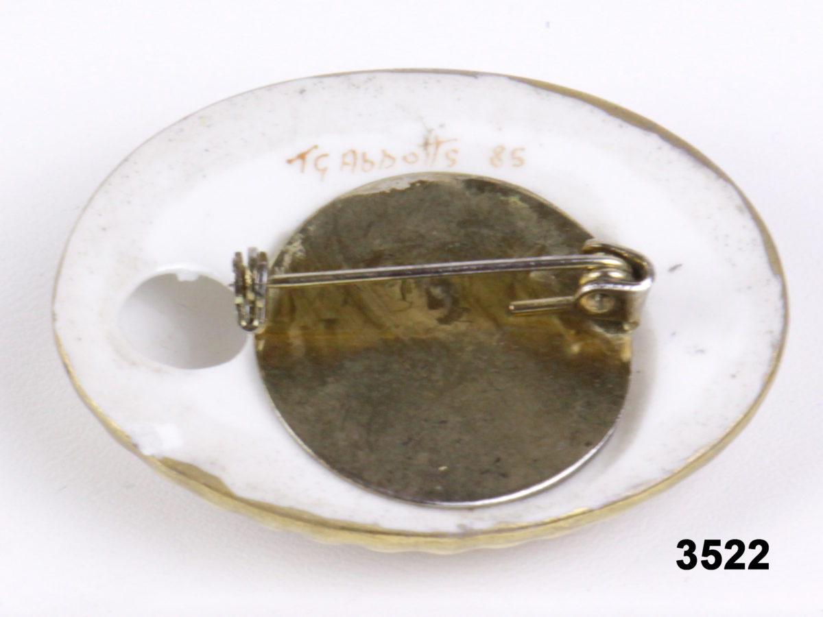 Porcelain Brooch - Image 3