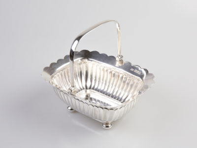 c1905 antique sterling silver bonbon dish. Nice size scallop edged bonbon dish on 4 ball feet with central handle. Height with handle fully extended is 125mm. Fully hallmarked for Sheffield assay. and made by Atkin Brothers Main photo of dish with handle up and hallmark to the right & centre of photo