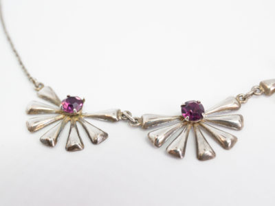 Each daisy measures approximately 30mm wide by 20mm deep. Close up photo of the 2 end daisies left of centre.