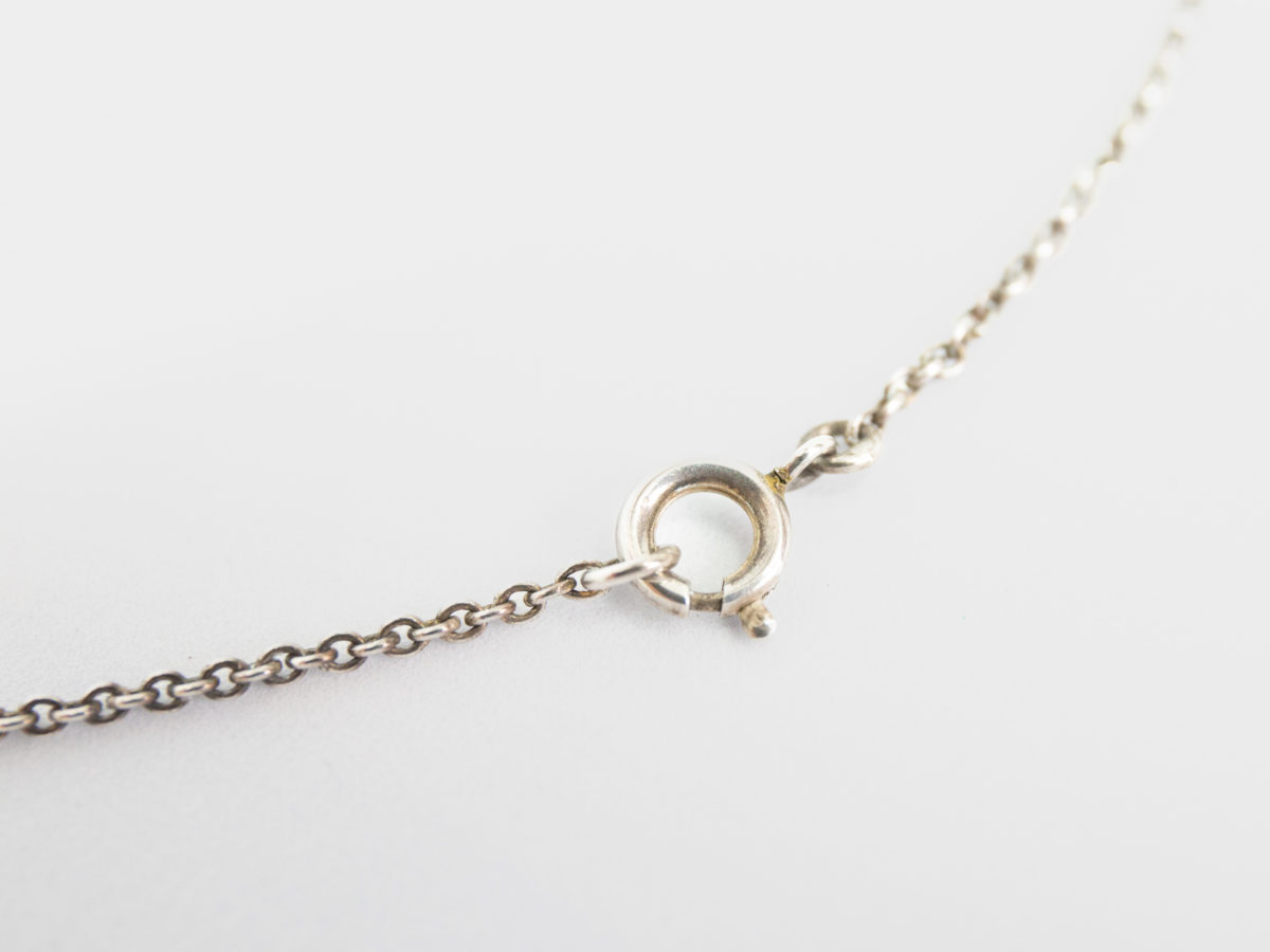 Each daisy measures approximately 30mm wide by 20mm deep. Close up photo of the clasp area.