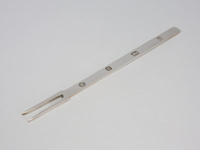 Modern cased sterling silver pickle fork. Very elegant and sturdy solid sterling silver pickle fork in a lovely case. Fully hallmarked to the handle for Sheffield assay c1989 and made by Francis Howard LTD. (Would make a great chip fork as well!) Fork measures 175mm long and weighs 41.5gms. Photo of fork displayed outside of its case on a flat surface and with the hallmark side of handle facing up and visible.