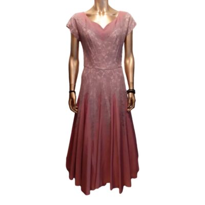 1950s Dusky Pink taffeta and lace cocktail dress. Full skirt with lace detail, sweetheart neckline and cap sleeves. Excellent condition no faults. Todays size 10 or small 12. Main photo showing the full length of dress from the front.