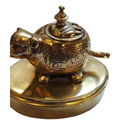 19th Century c1890 Indian Sloth Bear, Good Condition For Age. COLLECT FROM STORE ONLY. Close up photo of the lidded area of inkwell with lid closed.