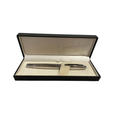A modern 925 sterling silver cartridge pen. A wonderfully stylish silver pen with an enpty cartouche on the cap for personalisation. Comes in original box which has some minor signs of wear. Pen measures 142mm long. Unused cartridge included. Main photo of pen displayed inside its case.