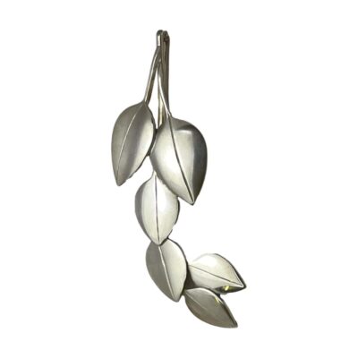 Articulated sterling silver leaf brooch in sterling silver. Vintage 1960s sterling silver brooch signed Geoffrey G Bellamy and stamped Ivan Tarratt with full hallmark for Birmingham assay. Nice secure click to close clasp. Main photo of brooch seen with the leaves hanging downward. The brooch is of a twig with 6 leaves attached graduating in size lower down. The lower 3 leaves are articulated.