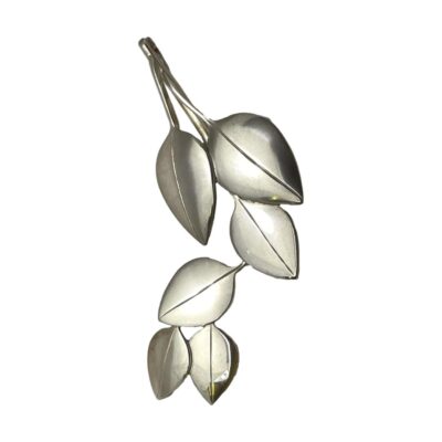 Articulated sterling silver leaf brooch in sterling silver. Vintage 1960s sterling silver brooch signed Geoffrey G Bellamy and stamped Ivan Tarratt with full hallmark for Birmingham assay. Nice secure click to close clasp. Photo of brooch with the 3 lower articulated leaves displayed in different position to show the movement.