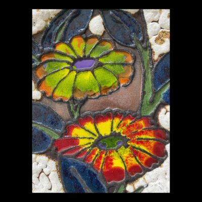Close up photo of the flowers at the centre of the plate.