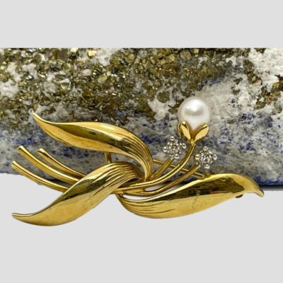 Close up photo of the brooch shown forward facing and showing the design in finer detail.